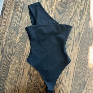 Superdown one shoulder bodysuit